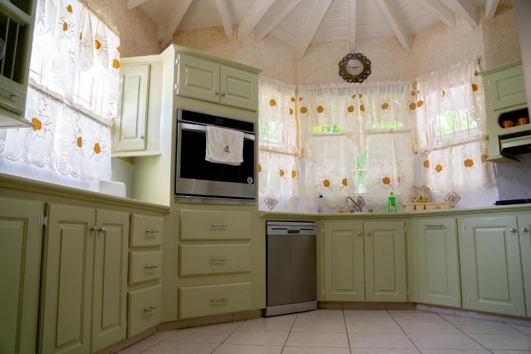 Photo of Kitchen in Paynes Bay