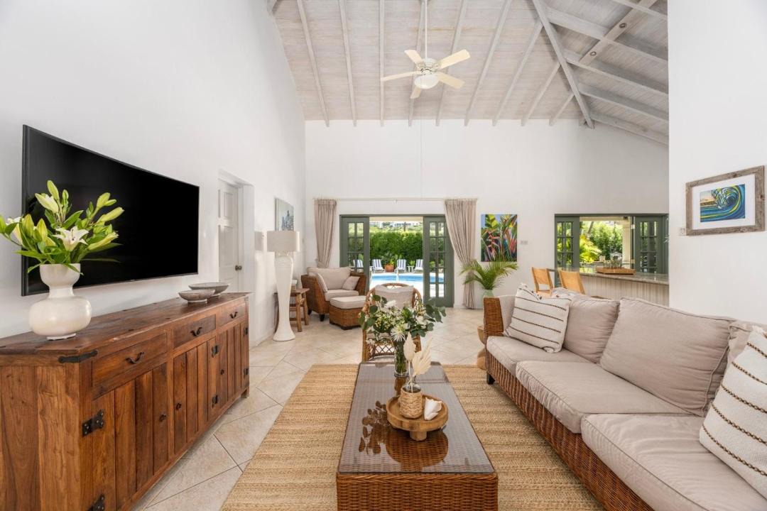 Photo of Livingroom in Gibbs Bay