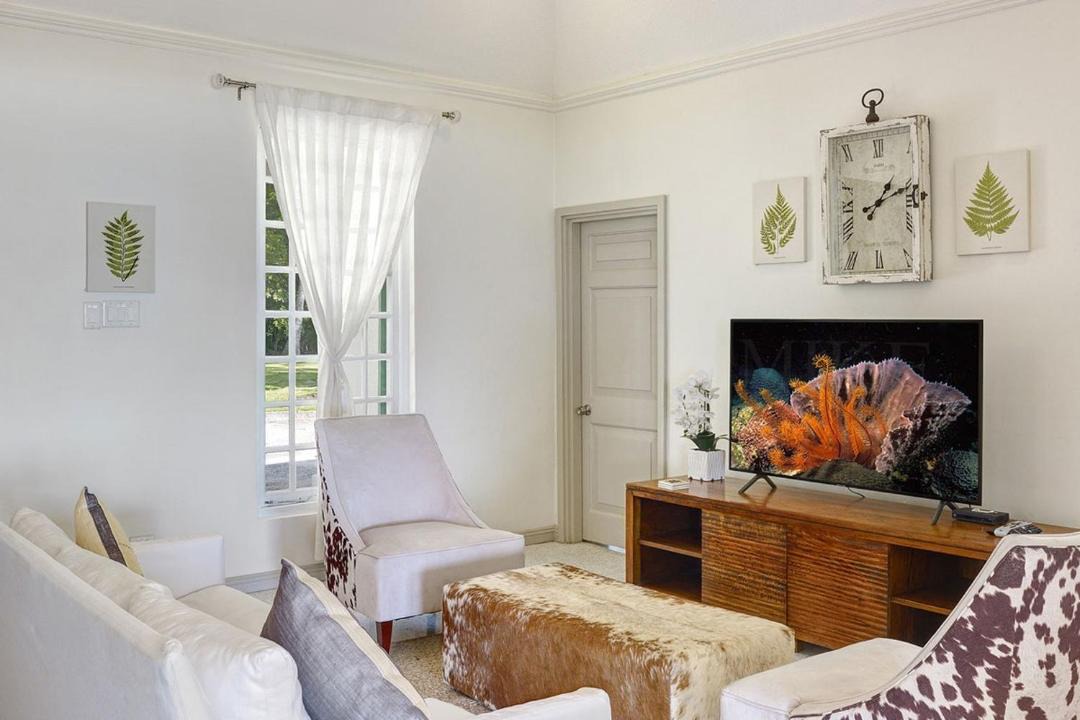 Photo of Livingroom in Gibbs Bay