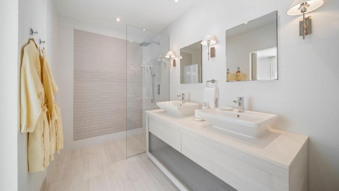 Photo of Bathroom in Porters