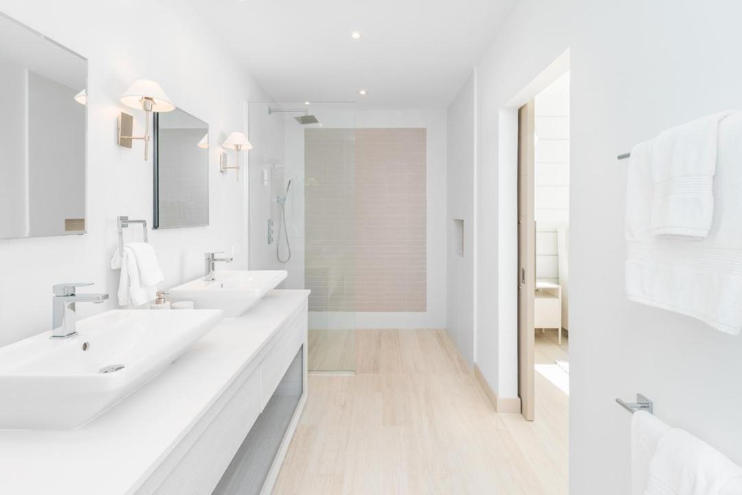 Photo of Bathroom in Porters