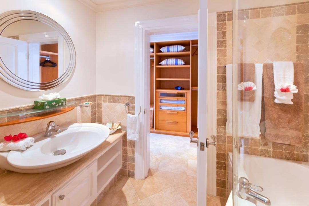 Photo of Bathroom in Schooner Bay