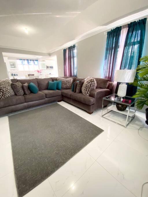 Photo of Livingroom in Oistins