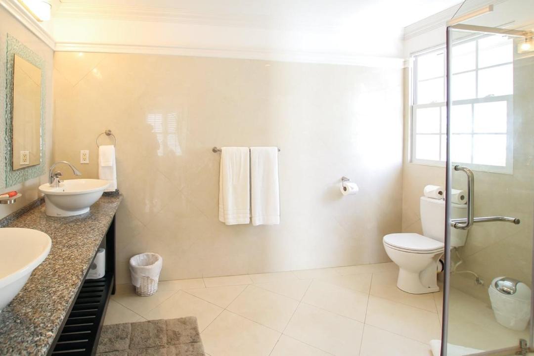 Photo of Bathroom in Porters