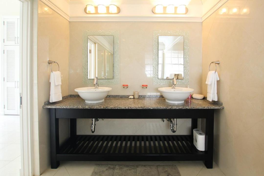 Photo of Bathroom in Porters