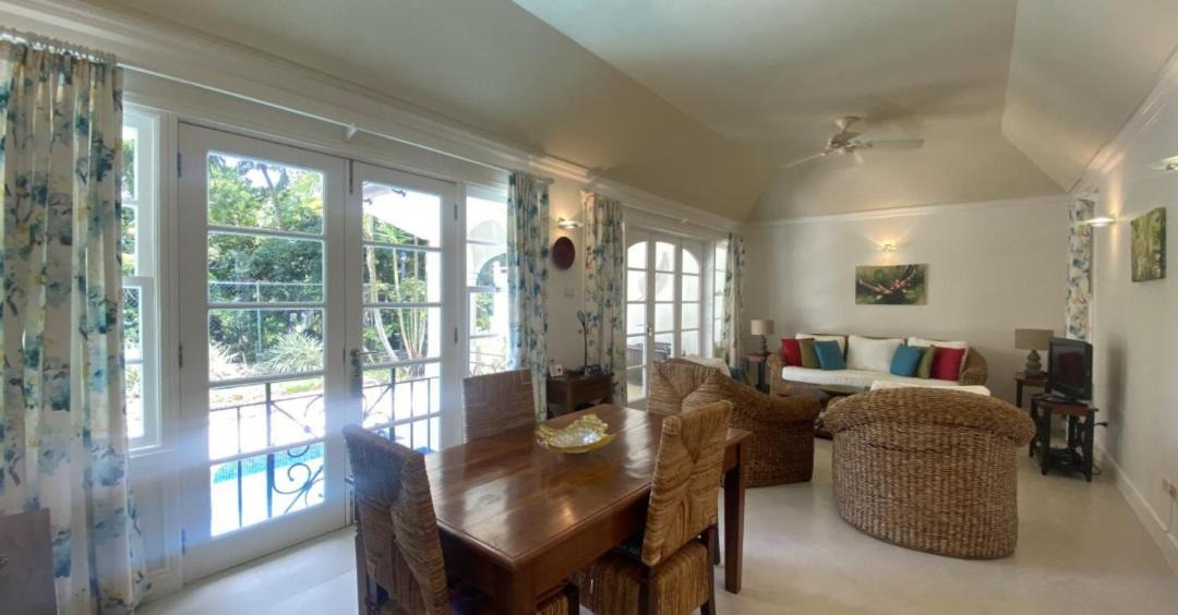 Photo of Livingroom in Halcyon Heights