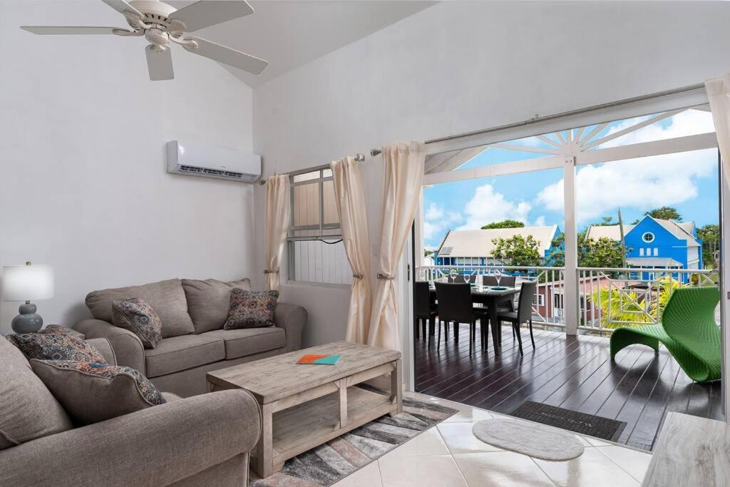 Photo of Livingroom in Weston
