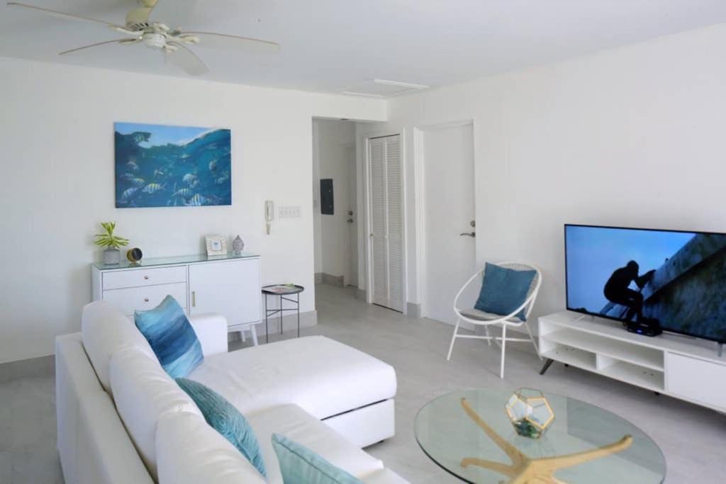 Photo of Livingroom in Weston