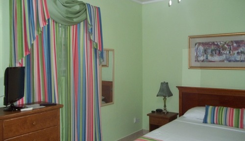 Studio, Courtyard Area (Twin Beds.)