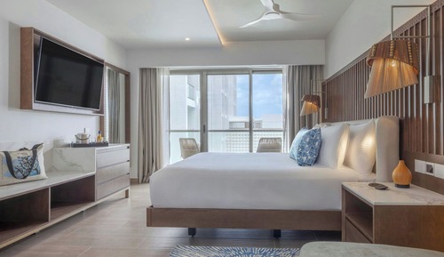 Luxury Junior Suite Pool View King