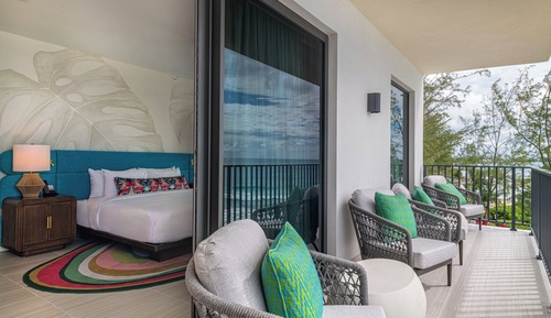Standard Room, 1 King Bed, Accessible, Pool View
