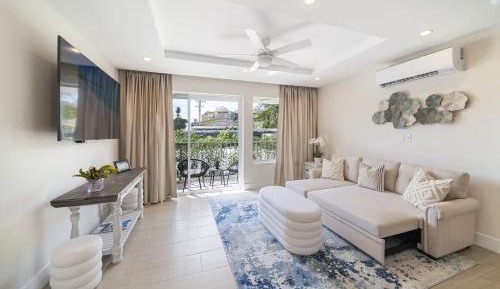 Deluxe Two-Bedroom Apartment with Garden View