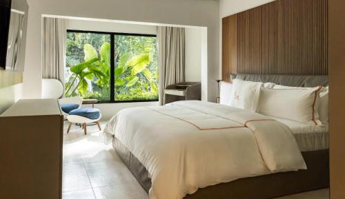 Suite with Garden View