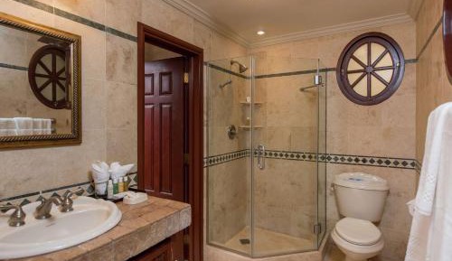 One-Bedroom King Suite with Garden View