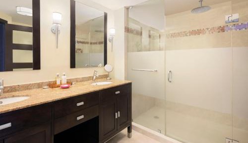 Luxury One-Bedroom Ocean Front Suite