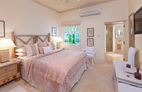 Deanes Villa | This Villa offers luxury island living