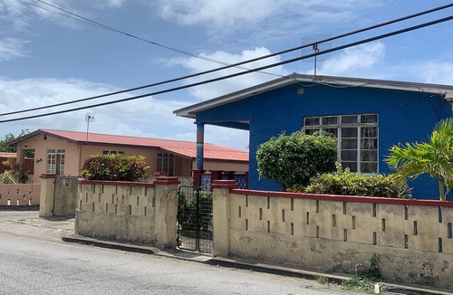 Below Rock House | Cosy private 3Bdr fully gated home, 10 min from Miami Beach