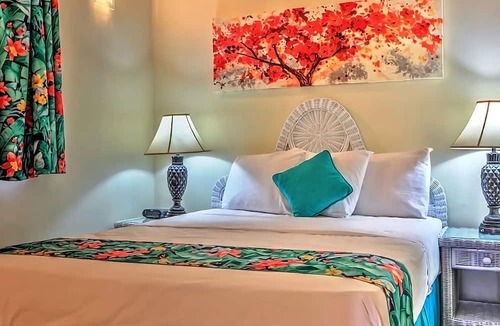 Rendezvous House | Perfect Locale for Nature Lovers! 2 Suites w/ FREE Parking Near Coco Hill Forest
