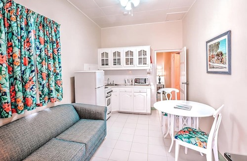 Rendezvous House | Perfect Locale for Nature Lovers! 2 Suites w/ FREE Parking Near Coco Hill Forest