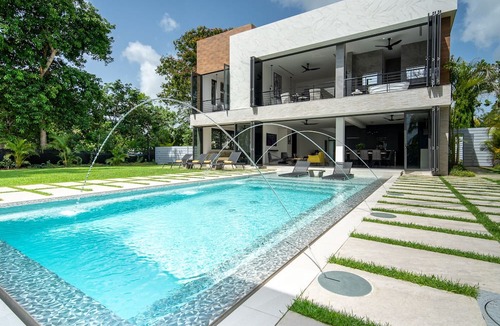 Weston Villa | Villa Onyx in Saint James by Personal Villas - Beachfront with Pool Access