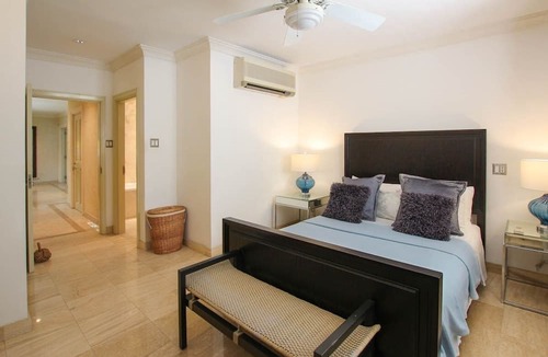 Old Trees Bay Apartment | Beachfront luxury modern 2-bed apt with pool by BSL Rentals