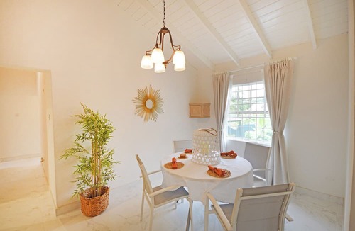 Clermont House | Work-friendly West Coast home