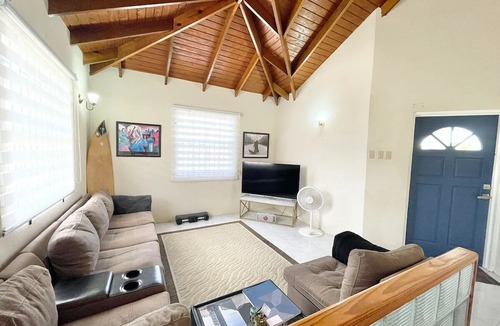 Oistins House | Island 4 Bed Home | Large Deck, Fast WIFI, BBQ, AC