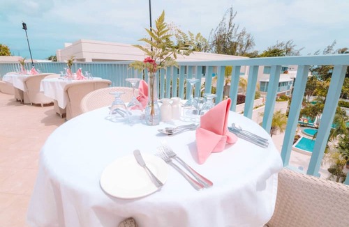 Hastings House | Relax on the Beach! 2 Spacious Units w/ Balcony! Close to Bay Street Esplanade!