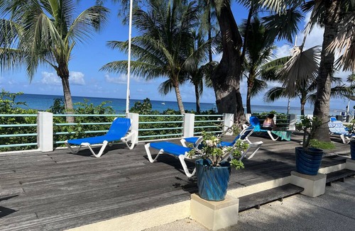 Sunset Crest Condo | A Cozy 1 bedroom 1 bathroom Rental Within 5 Minutes Walk to Beach & Shopping