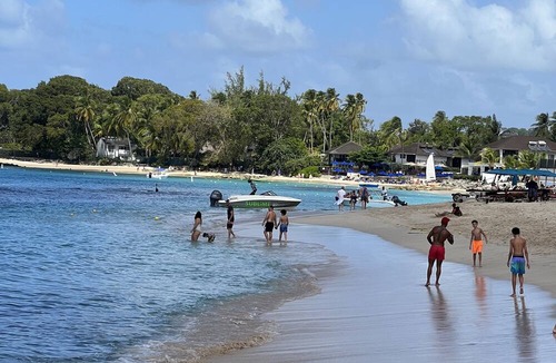 Sunset Crest Condo | A Cozy 1 bedroom 1 bathroom Rental Within 5 Minutes Walk to Beach & Shopping