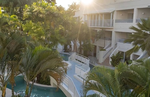 Hastings House | Relax on the Beach! 4 Spacious Units w/ Balcony! Close to Bay Street Esplanade!