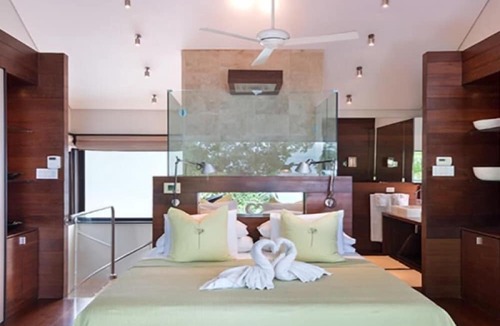 Gibbes Villa | Shoestring Summary: N
