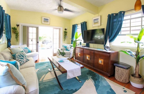 Sunset Crest House | Aqua Bliss 3 Bedroom Home by Bluescape