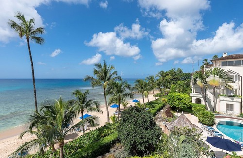 Schooner Bay Apartment | Luxury 3-bedroom beachfront penthouse