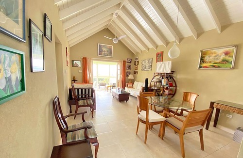 Apple Hall House | The Gem is located a few minutes walk to the gorgeous Bottom Bay Beach