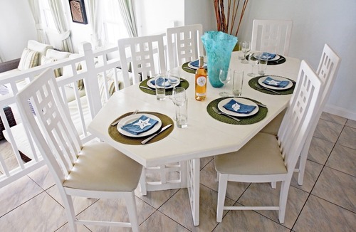 Silver Sands Villa | This is a beachfront 3 bedroom, 3 bathroom villa, family-friendly activities
