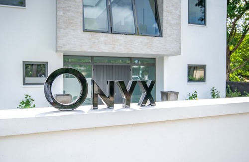 Weston Villa | Modern villa at Weston with direct access to white sand beach