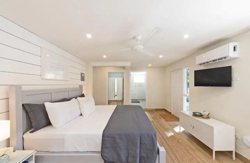 Sunset Crest Apartment | Sea Spray Studio with Beach Club Membership