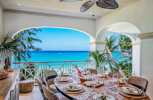 Old Trees Bay Villa | A Chic and Elegant Three Bedroom Beachfront Apartment