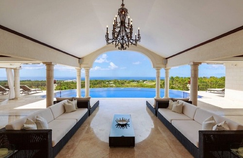 Plumtree Villa | Five Bedroom Luxury Ridge-front Property