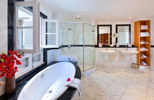 Schooner Bay Apartment | Uninterrupted Beachfront Views - Schooner Bay 207 (1 bed)