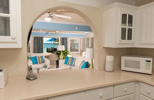 Old Trees Bay Apartment | Bora Bora Lower - Beach Front - 2 Bedooms