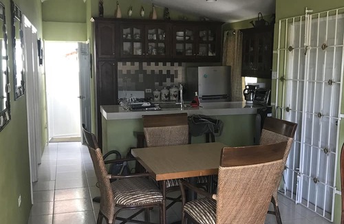 Lascelles House | Stones Throw From The Beach