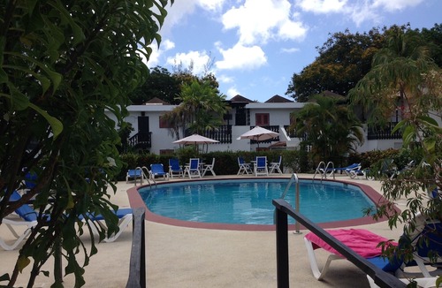 Rockley House | Immaculate townhouse with Pool on Rockley Golf Course