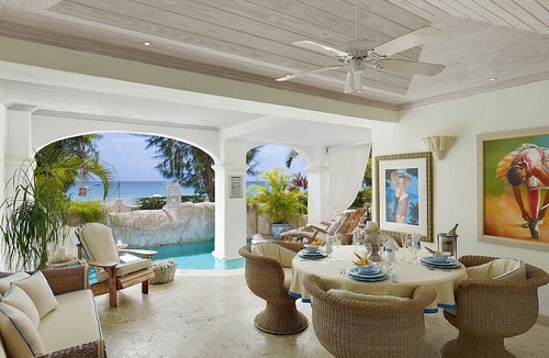 Old Trees Bay Apartment | Stylish Beach Front Apartment