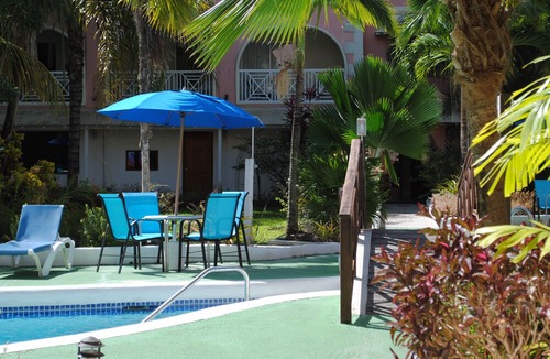 Maxwell House | A peaceful tropical oasis