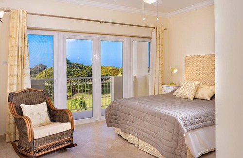 Durants Condo | Penthouse Suite on Beautiful Golf Course