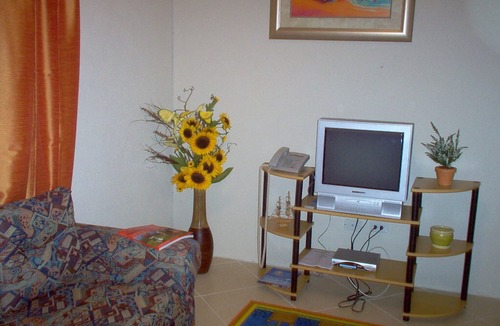 Speightstown Apartment | West coast apartment near beach and marina's. Below lovely family house