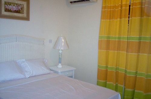 Speightstown Apartment | West coast apartment near beach and marina's. Below lovely family house