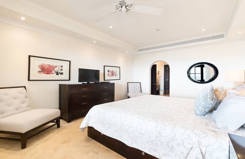 Durants Condo | Luxurious Beachfront Apartment